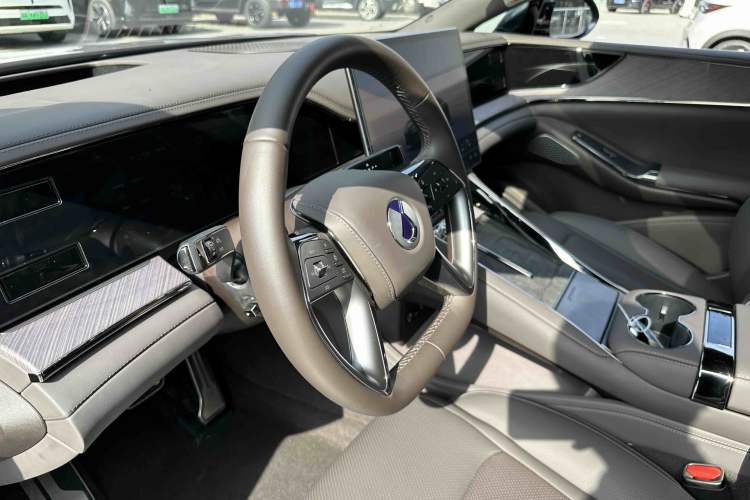 Used Denza Z9 2024 1100 km Four-Wheel Drive Max Version Interior 5