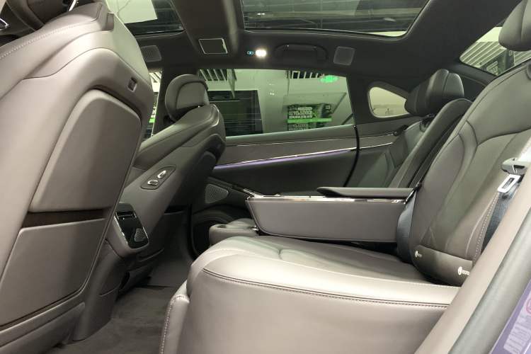 Used Denza Z9 2024 1100 km Four-Wheel Drive Max Version Interior 5