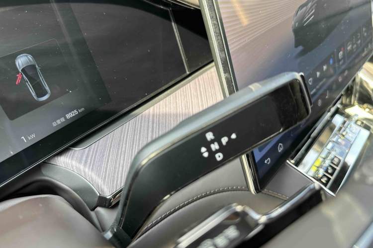 Used Denza Z9 2024 1100 km Four-Wheel Drive Max Version Interior 6