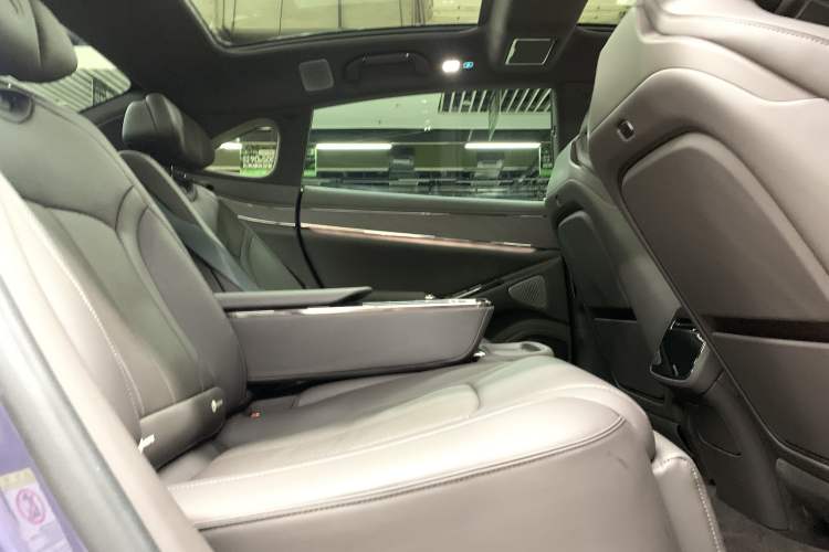 Used Denza Z9 2024 1100 km Four-Wheel Drive Max Version Interior 6