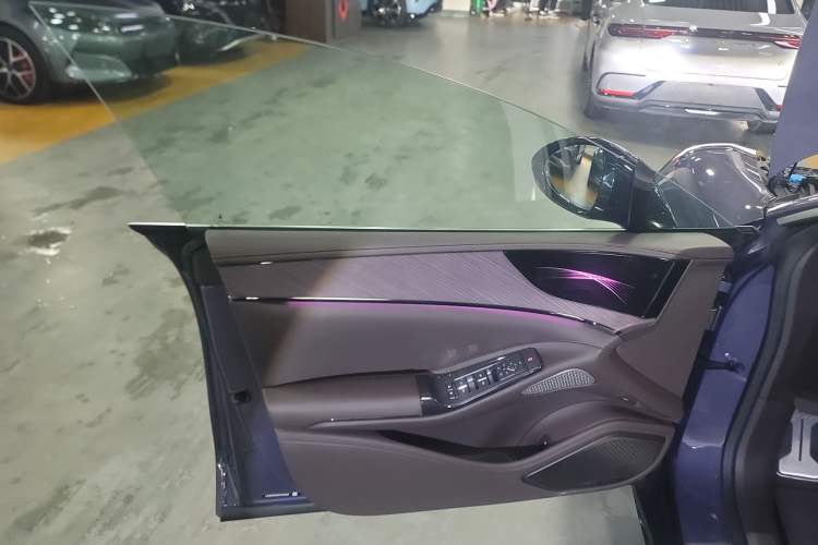 Used Denza Z9 2024 630 km All-Wheel Drive Max Version Left Front Door Interior