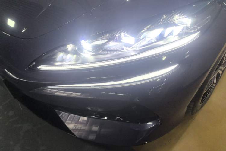 Used Denza Z9 2024 1100 km Four-Wheel Drive Max Version Left Front Headlight