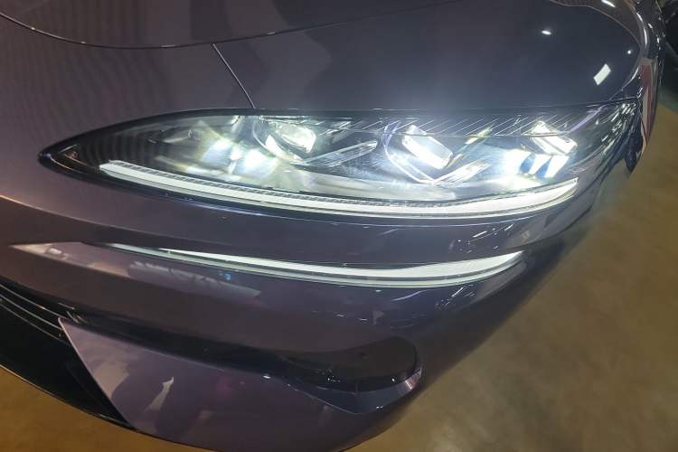 Used Denza Z9 2024 1100 km Four-Wheel Drive Max Version Left Front Headlight