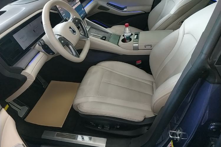 Used Denza Z9 2024 1100 km All-Wheel-Drive Ultra Version Left Front Seat