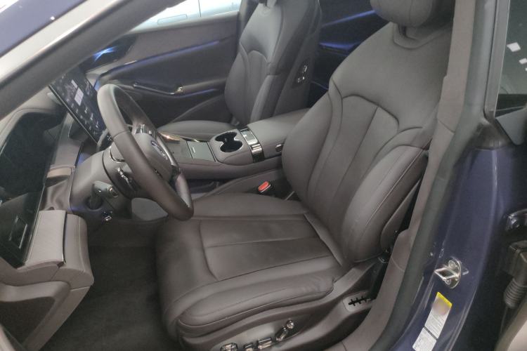 Used Denza Z9 2024 1100 km All-Wheel-Drive Ultra Version Left Front Seat