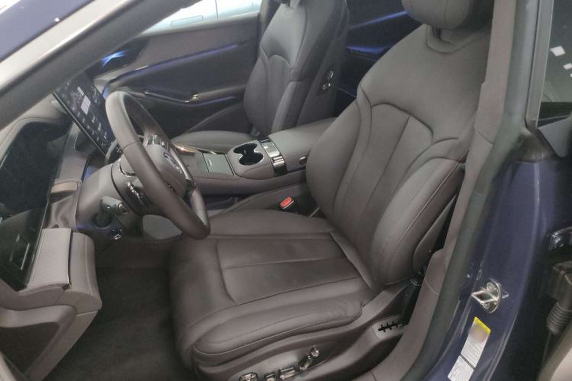 Used Denza Z9 2024 1100 km All-Wheel-Drive Ultra Version Left Front Seat