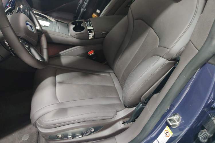 Used Denza Z9 2024 1100 km All-Wheel-Drive Ultra Version Left Front Seat