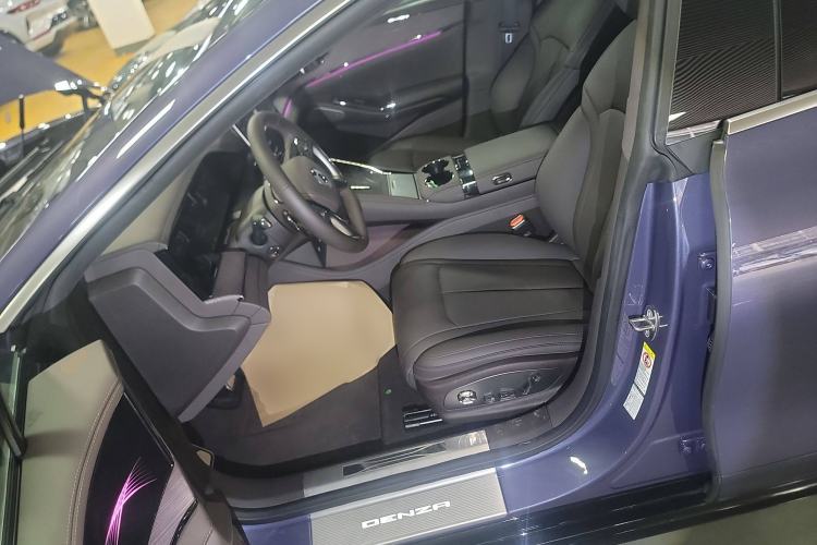 Used Denza Z9 2024 630 km All-Wheel Drive Max Version Left Front Seat
