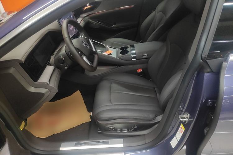 Used Denza Z9 2024 1100 km Four-Wheel Drive Max Version Left Front Seat