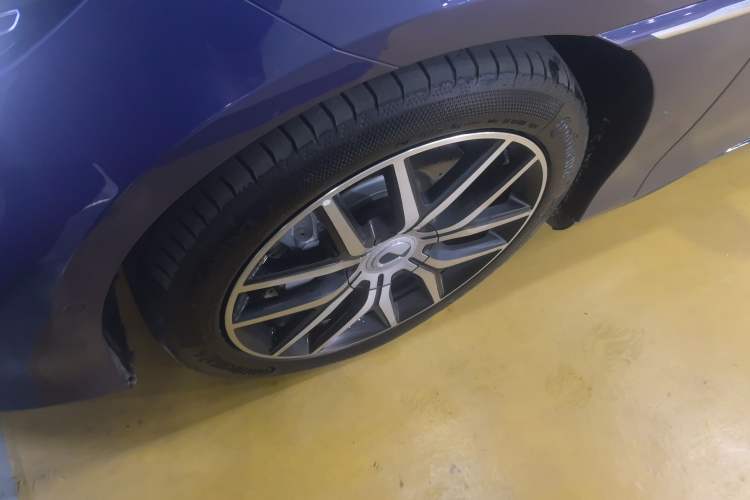 Used Denza Z9 2024 1100 km Four-Wheel Drive Max Version Left Front Wheel Hub