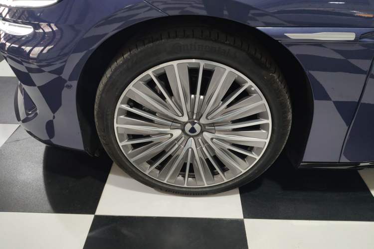 Used Denza Z9 2024 1100 km All-Wheel-Drive Ultra Version Left Front Wheel Hub