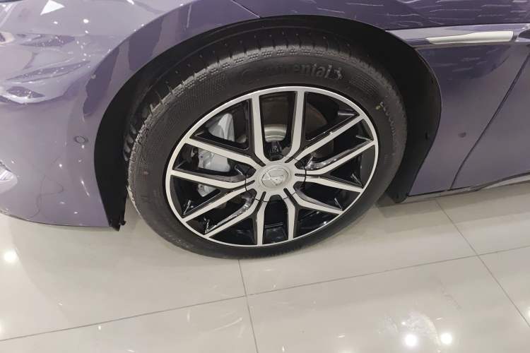 Used Denza Z9 2024 1100 km Four-Wheel Drive Max Version Left Front Wheel Hub
