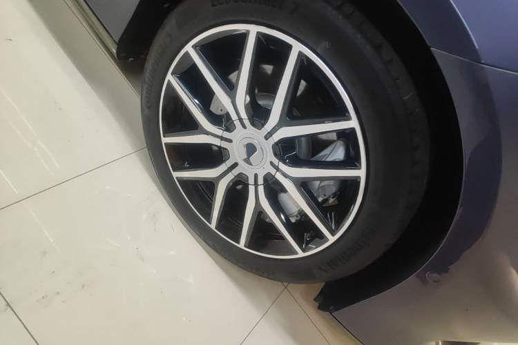 Used Denza Z9 2024 1100 km Four-Wheel Drive Max Version Left Front Wheel Hub