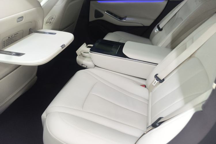 Used Denza Z9 2024 1100 km Four-Wheel Drive Max Version Left Rear Seat