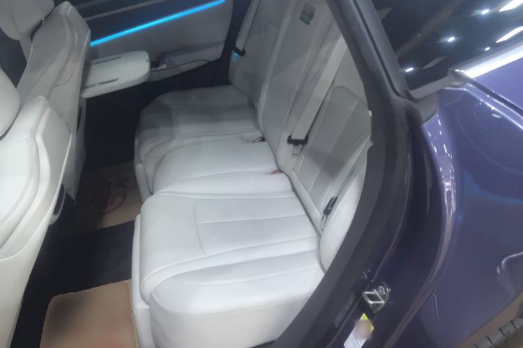 Used Denza Z9 2024 1100 km Four-Wheel Drive Max Version Left Rear Seat