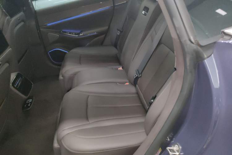 Used Denza Z9 2024 1100 km All-Wheel-Drive Ultra Version Left Rear Seat
