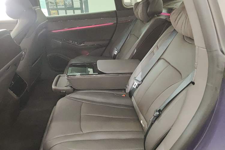 Used Denza Z9 2024 1100 km Four-Wheel Drive Max Version Left Rear Seat