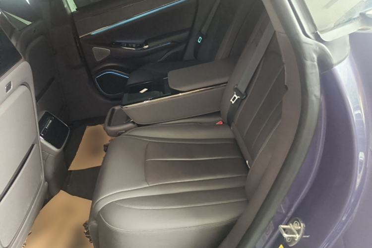 Used Denza Z9 2024 1100 km All-Wheel-Drive Ultra Version Left Rear Seat