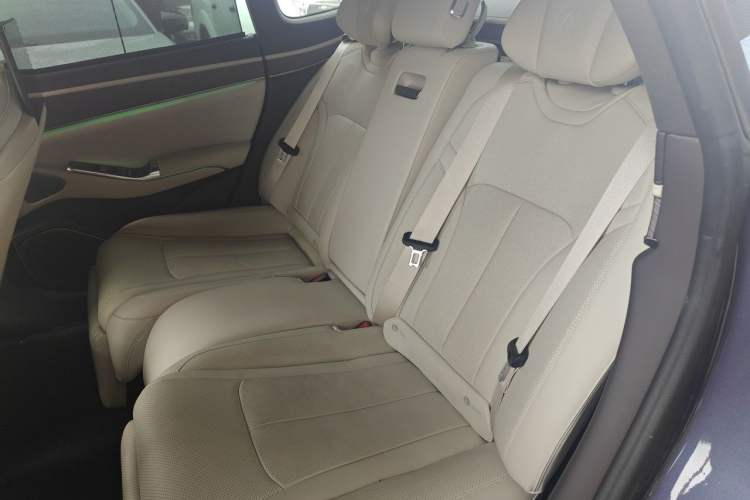 Used Denza Z9 2024 1100 km All-Wheel-Drive Ultra Version Left Rear Seat