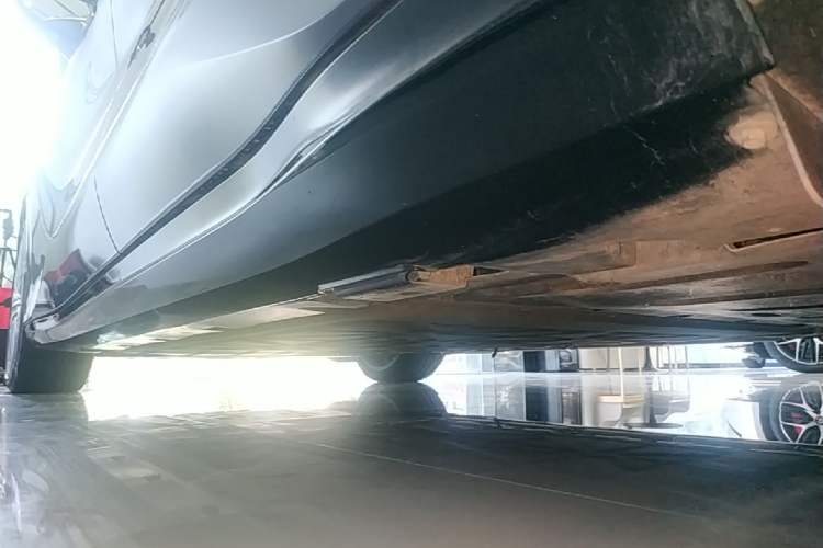 Used Denza Z9 2024 1100 km All-Wheel-Drive Ultra Version Left Side Sill