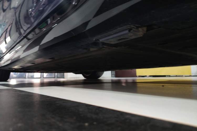 Used Denza Z9 2024 1100 km All-Wheel-Drive Ultra Version Left Side Sill