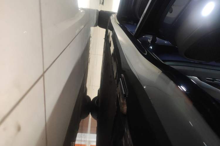 Used Denza Z9 2024 1100 km Four-Wheel Drive Max Version Left Side Sill