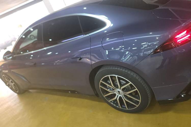 Used Denza Z9 2024 1100 km Four-Wheel Drive Max Version Left Side