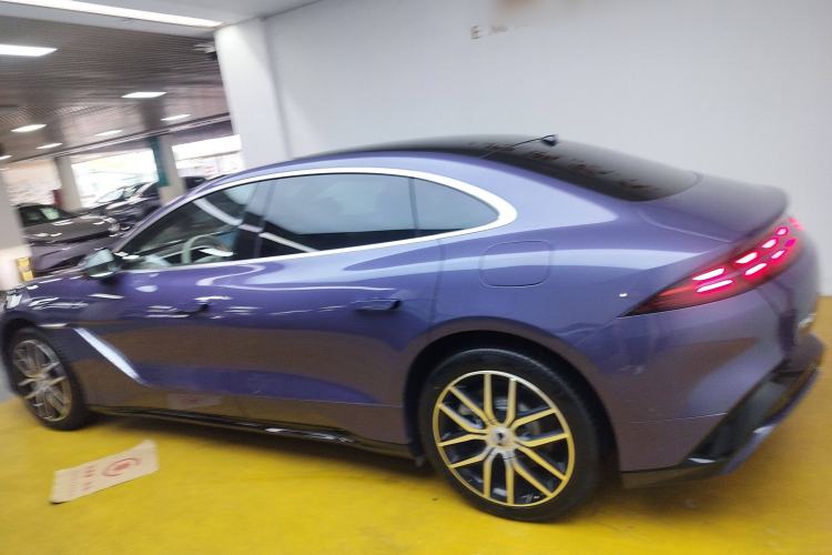 Used Denza Z9 2024 1100 km Four-Wheel Drive Max Version Left Side
