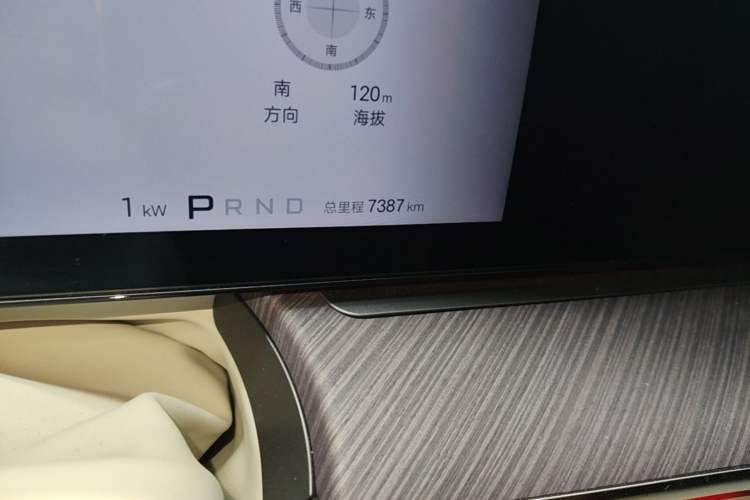 Used Denza Z9 2024 1100 km All-Wheel-Drive Ultra Version Odometer Close Up
