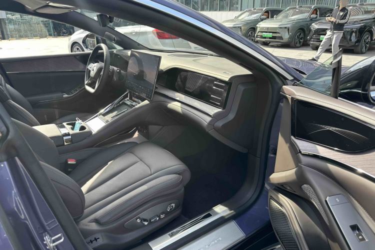Used Denza Z9 2024 1100 km Four-Wheel Drive Max Version Right Front Seat