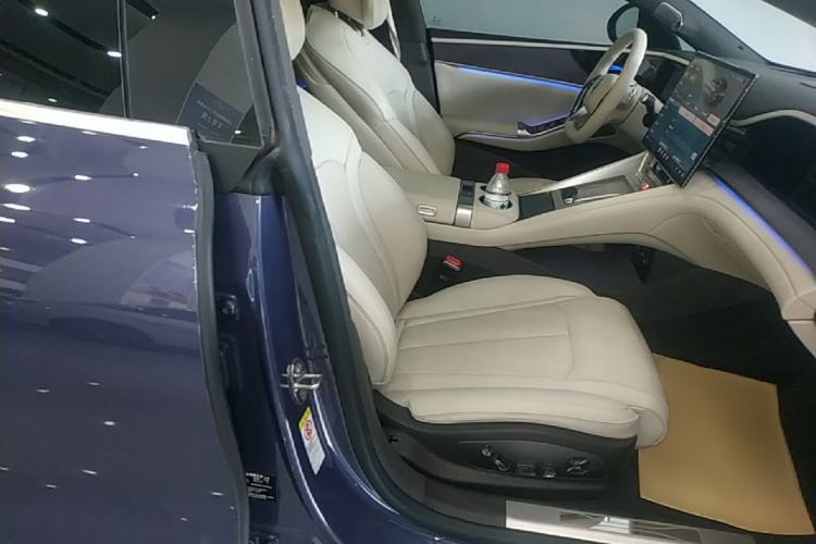 Used Denza Z9 2024 1100 km All-Wheel-Drive Ultra Version Right Front Seat