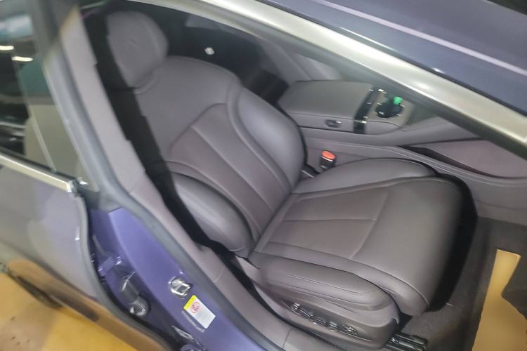 Used Denza Z9 2024 630 km All-Wheel Drive Max Version Right Front Seat