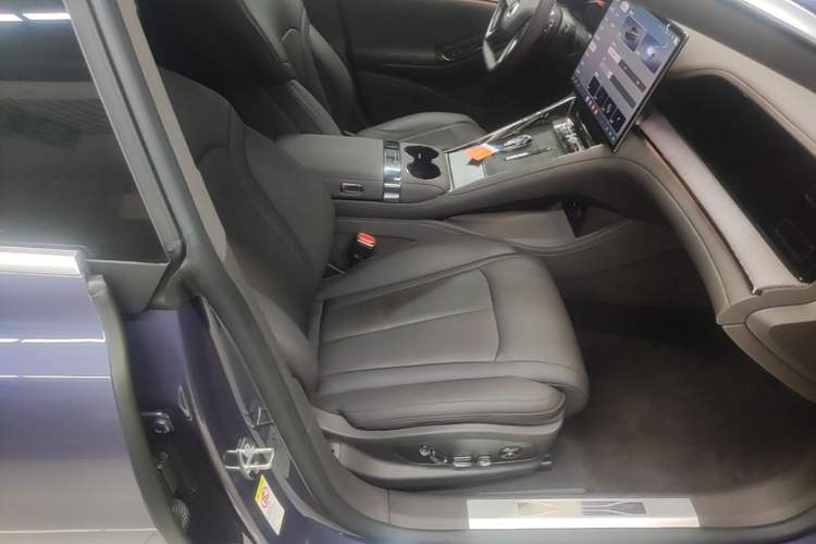 Used Denza Z9 2024 1100 km Four-Wheel Drive Max Version Right Front Seat