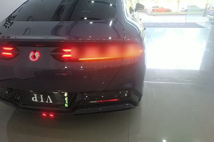 Used Denza Z9 2024 1100 km All-Wheel-Drive Ultra Version Right Rear Taillight