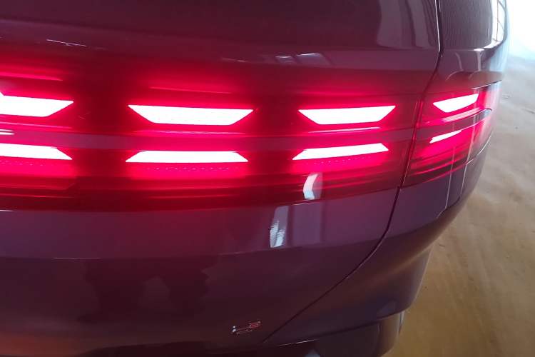 Used Denza Z9 2024 1100 km Four-Wheel Drive Max Version Right Rear Taillight