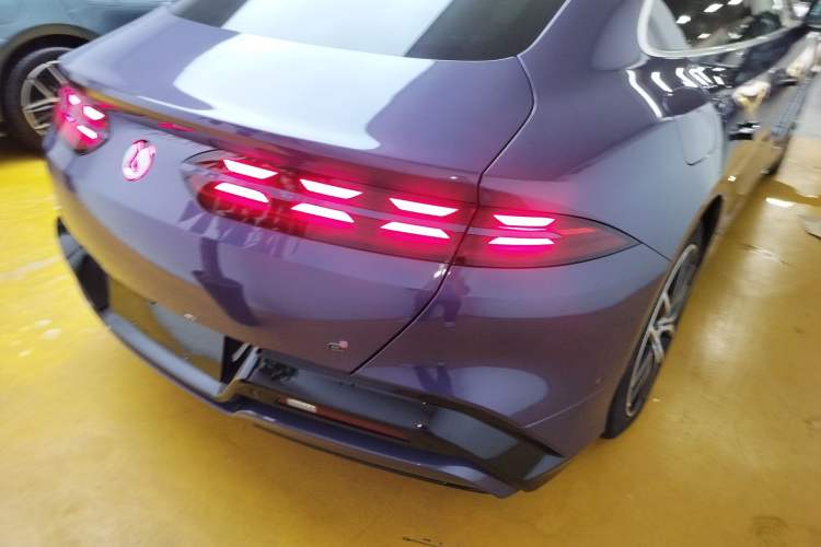 Used Denza Z9 2024 1100 km Four-Wheel Drive Max Version Right Rear Taillight