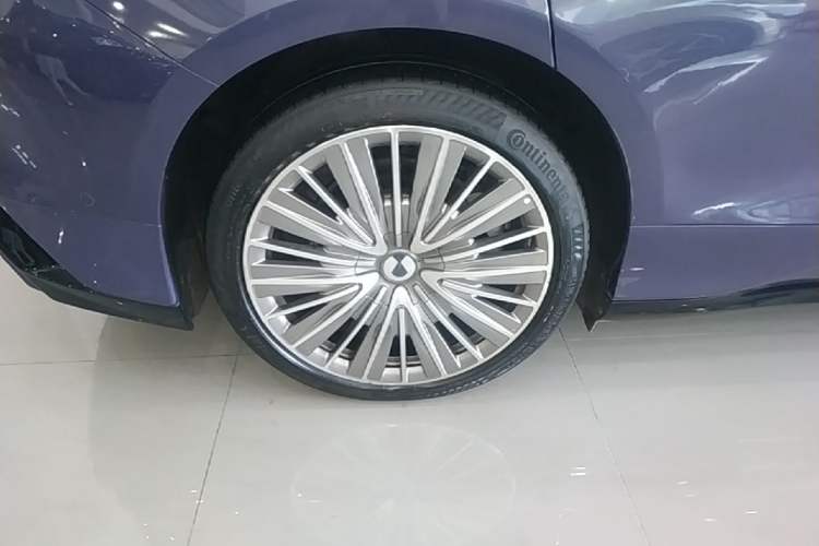 Used Denza Z9 2024 1100 km All-Wheel-Drive Ultra Version Right Rear Wheel Hub