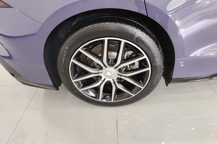 Used Denza Z9 2024 1100 km Four-Wheel Drive Max Version Right Rear Wheel Hub