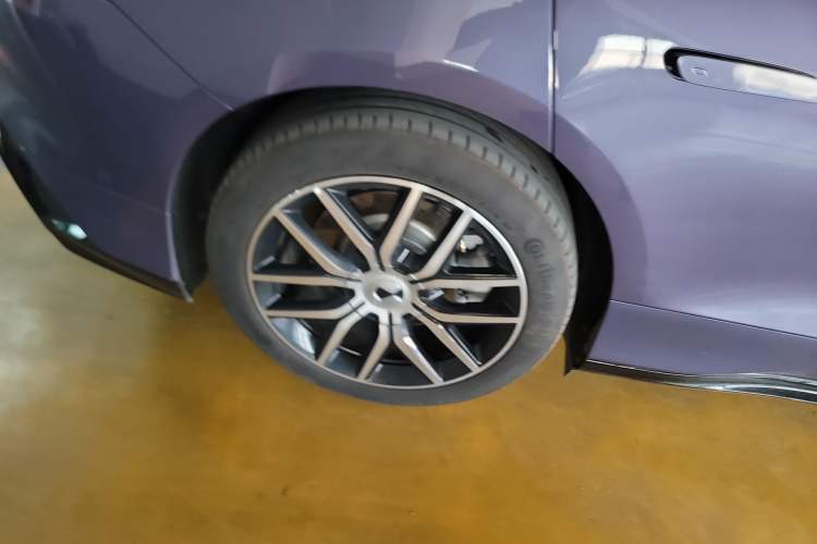 Used Denza Z9 2024 1100 km Four-Wheel Drive Max Version Right Rear Wheel Hub