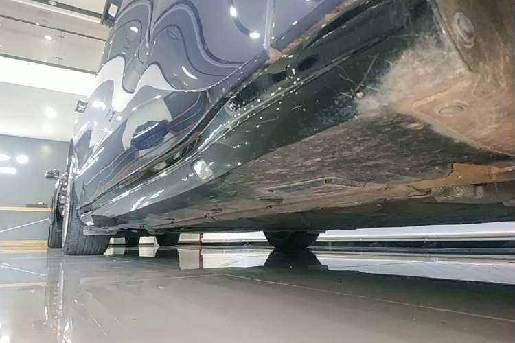 Used Denza Z9 2024 1100 km All-Wheel-Drive Ultra Version Right Side Sill