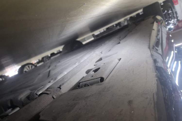 Used Denza Z9 2024 1100 km Four-Wheel Drive Max Version Right Side Sill