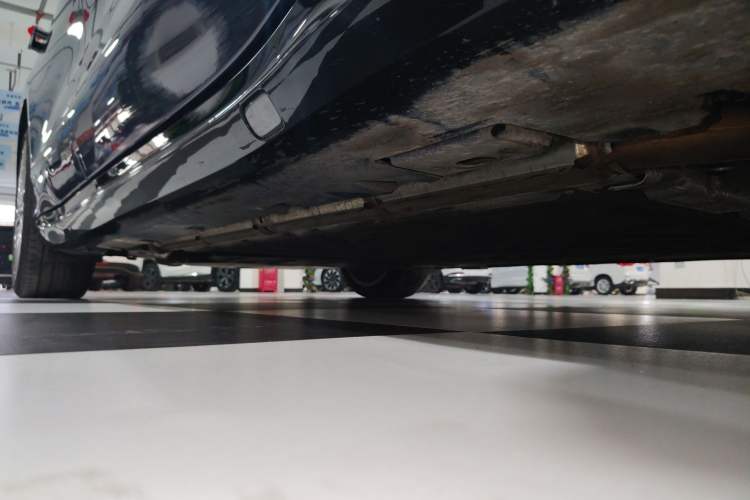 Used Denza Z9 2024 1100 km All-Wheel-Drive Ultra Version Right Side Sill