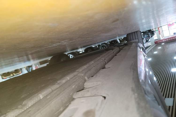 Used Denza Z9 2024 1100 km Four-Wheel Drive Max Version Right Side Sill