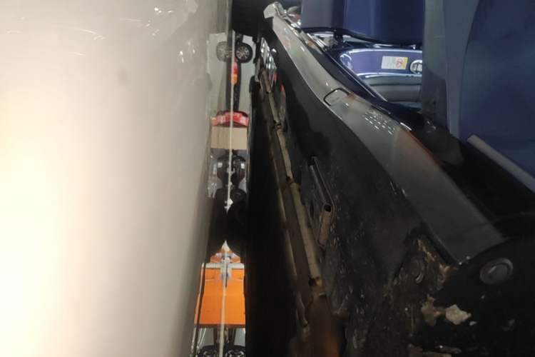 Used Denza Z9 2024 1100 km Four-Wheel Drive Max Version Right Side Sill