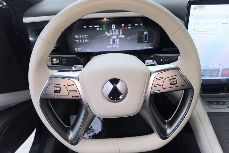 Used Denza Z9 2024 1100 km Four-Wheel Drive Max Version Steering Wheel