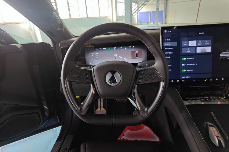 Used Denza Z9 2024 1100 km Four-Wheel Drive Max Version Steering Wheel