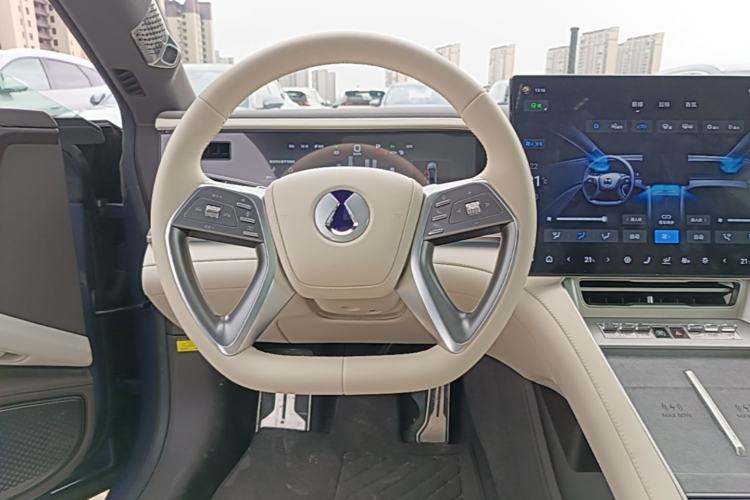 Used Denza Z9 2024 1100 km Four-Wheel Drive Max Version Steering Wheel