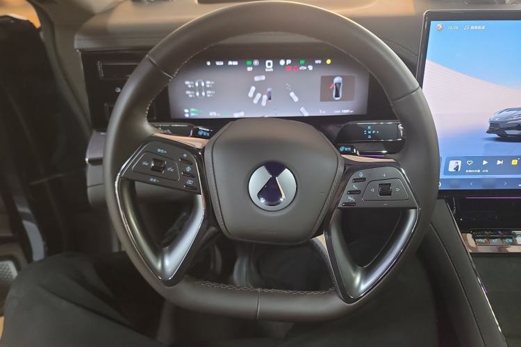 Used Denza Z9 2024 1100 km Four-Wheel Drive Max Version Steering Wheel