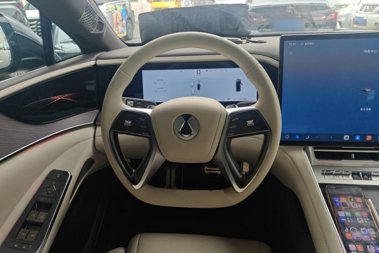 Used Denza Z9 2024 1100 km All-Wheel-Drive Ultra Version Steering Wheel