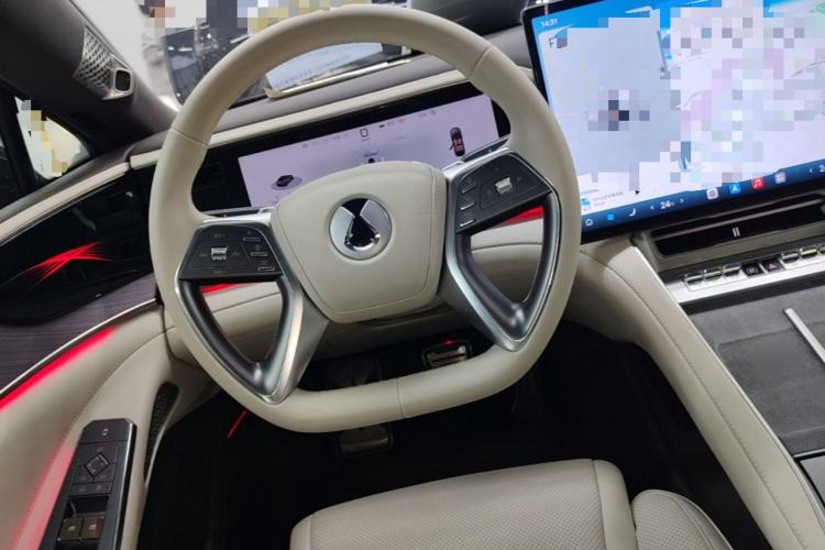 Used Denza Z9 2024 1100 km All-Wheel-Drive Ultra Version Steering Wheel